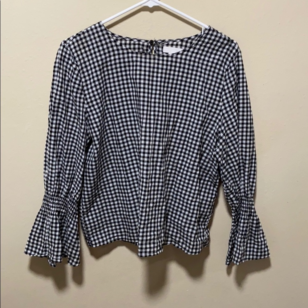 Peasant sleeves blouse.
